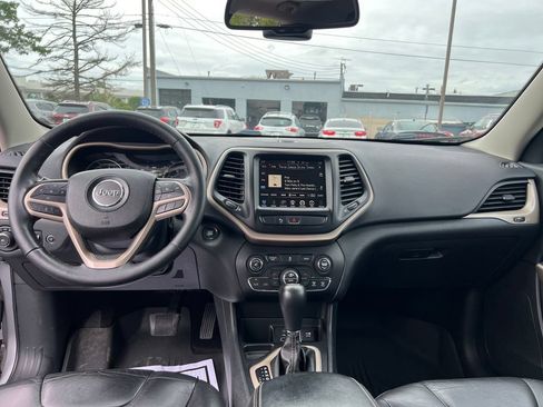 Used 2018 Jeep Cherokee Limited FWD image 17