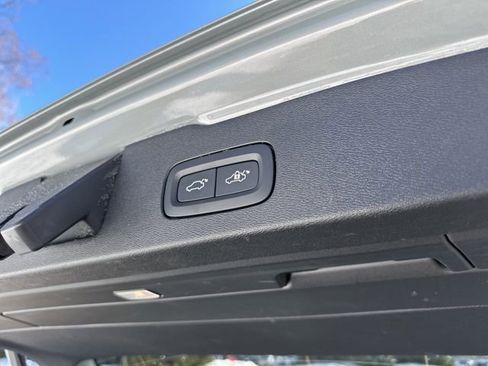 Certified 2025 Volvo V60 B5 Cross Country Plus image 36