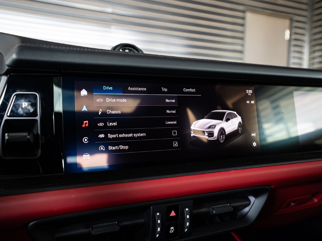 Certified 2025 Porsche Cayenne GTS AWD/4WD image 18