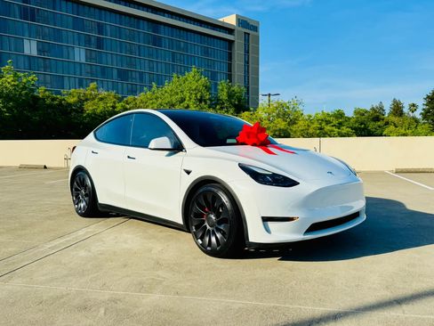 Used 2023 Tesla Model Y Performance AWD/4WD image 1