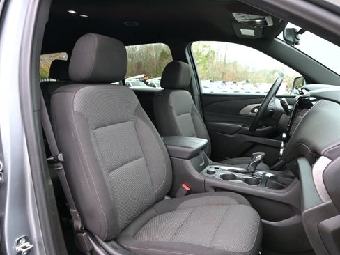 Used 2023 Chevrolet Traverse LT image 10