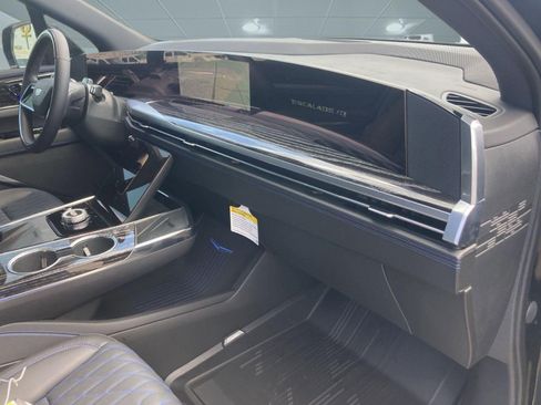 New 2026 Cadillac Escalade IQ Luxury 1 w/ LPO, Floor Liner Package AWD/4WD image 17
