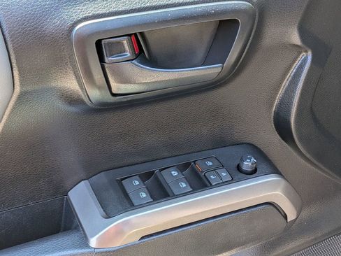 Used 2022 Toyota Tacoma SR5 AWD/4WD image 11