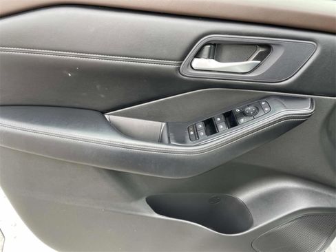 Used 2023 Nissan Rogue SV w/ SV Premium B Package image 24