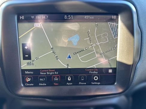 Used 2023 Jeep Renegade Latitude AWD/4WD image 21