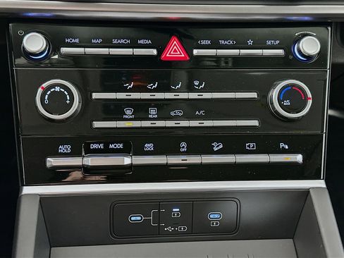 Certified 2025 Hyundai Santa Fe SE AWD/4WD image 15