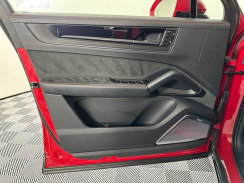 Certified 2026 Porsche Cayenne GTS AWD/4WD image 17