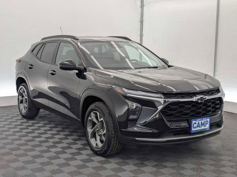 Used 2024 Chevrolet Trax LT w/ Driver Confidence Package FWD image 8