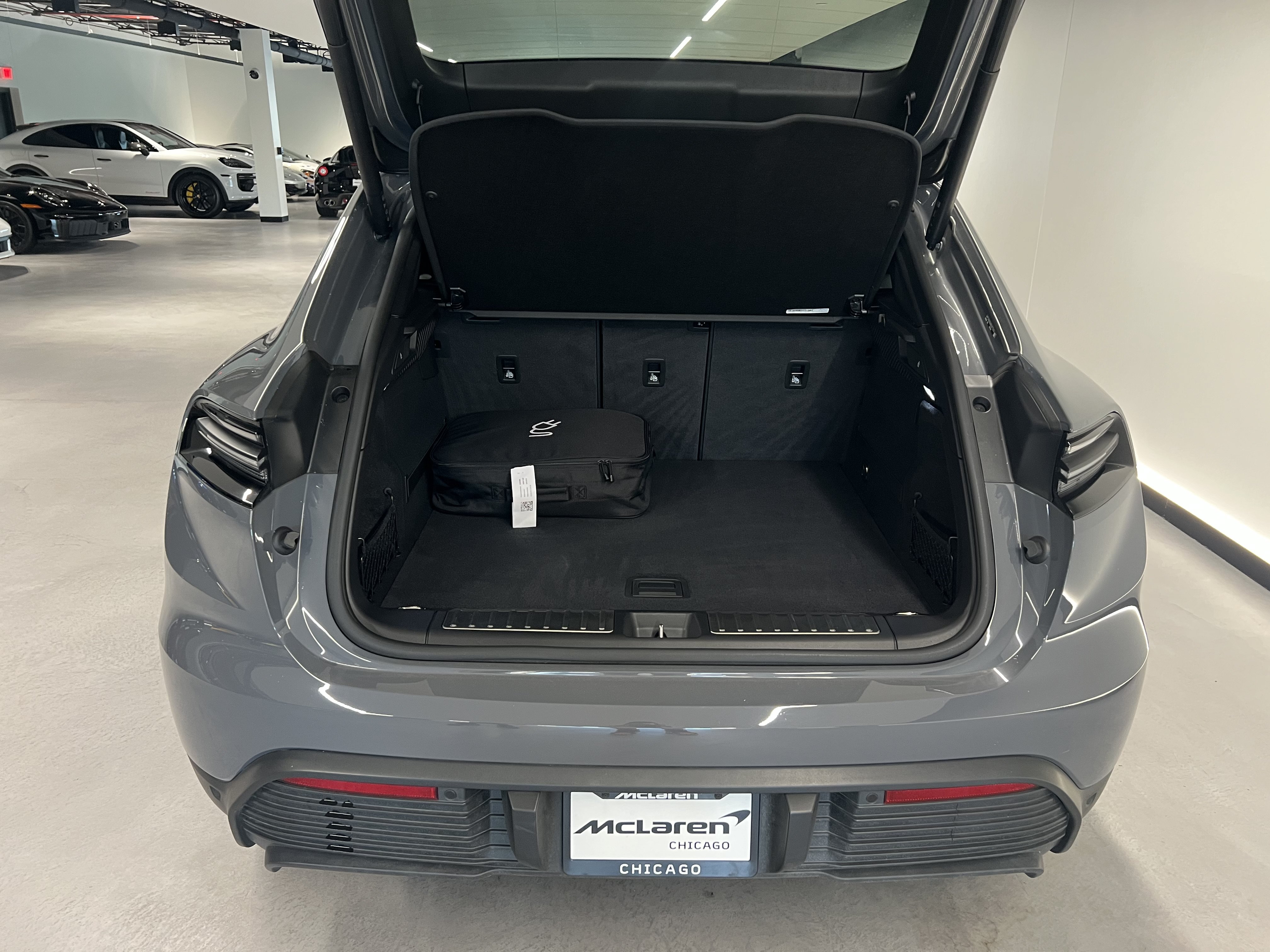 Used 2025 Porsche Macan Electric RWD image 18