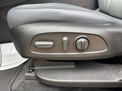 Used 2023 Buick Enclave Essence FWD image 19