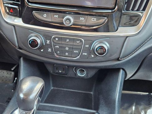 Used 2021 Chevrolet Traverse LT AWD/4WD image 21