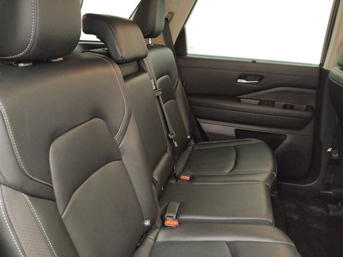 Used 2022 Nissan Pathfinder SL FWD image 19