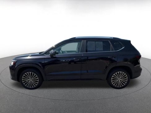 Used 2026 Volkswagen Taos SE FWD image 9