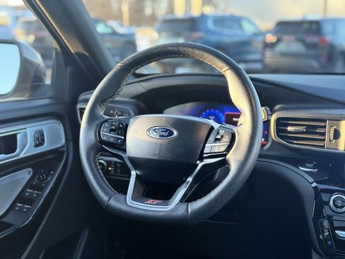 Used 2023 Ford Explorer ST w/ Technology Package image 14