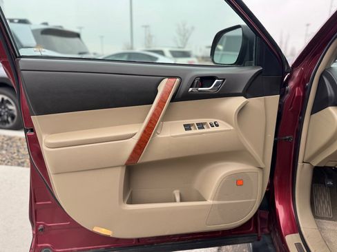 Used 2010 Toyota Highlander Limited image 9