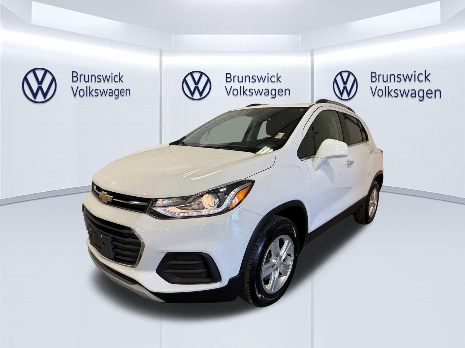 Used 2020 Chevrolet Trax LT w/ LT Convenience Package AWD/4WD image 1