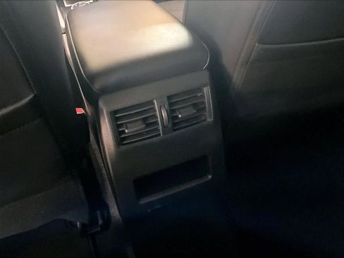 Used 2023 Mitsubishi Outlander SE image 28