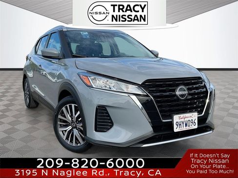 Used 2023 Nissan Kicks SV FWD image 1