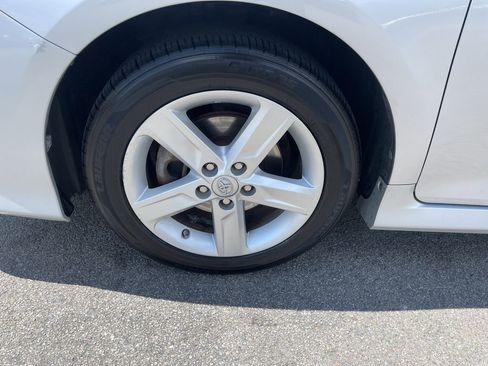 Used 2014 Toyota Camry SE w/ Fleet Convenience Package FWD image 9