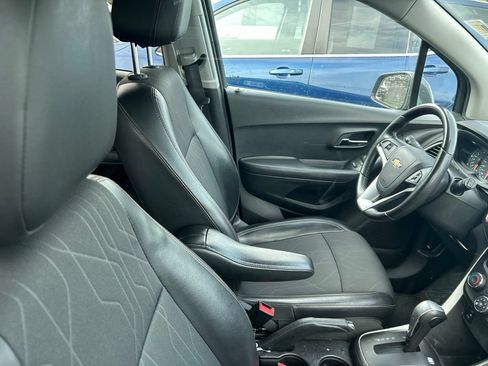 Used 2018 Chevrolet Trax LT w/ LT Convenience Package FWD image 10