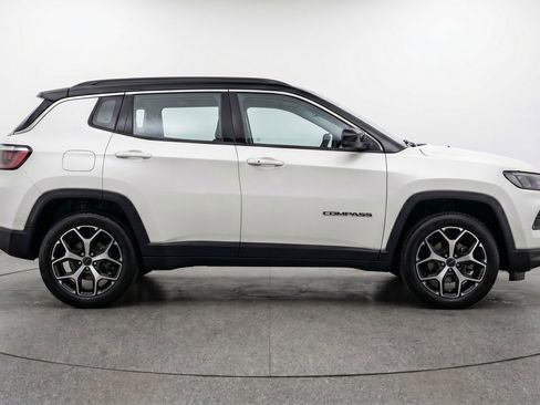 Used 2025 Jeep Compass Limited AWD/4WD image 11
