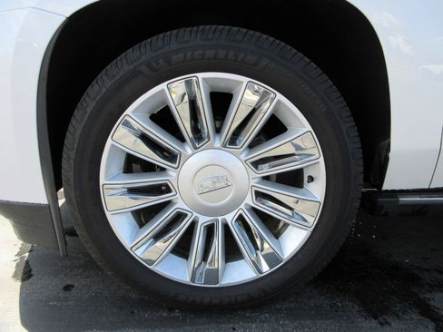 Used 2019 Cadillac Escalade Platinum image 19