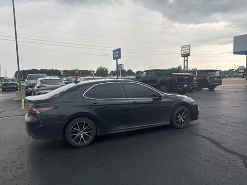 Used 2021 Toyota Camry SE FWD image 11