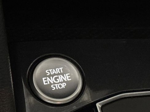 Used 2021 Volkswagen Tiguan SE image 17