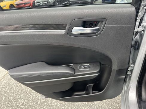 Used 2022 Chrysler 300 Touring image 25