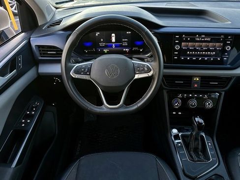 Used 2023 Volkswagen Taos SE w/ Black Wheel Package image 15