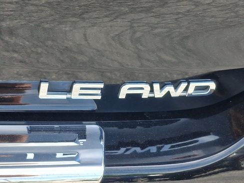 Used 2024 Toyota Highlander LE AWD/4WD image 33