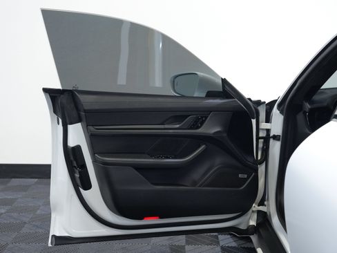 Used 2020 Porsche Taycan AWD/4WD image 21