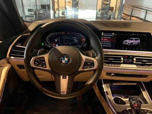 Used 2022 BMW X7 xDrive40i w/ M Sport Package AWD/4WD image 17