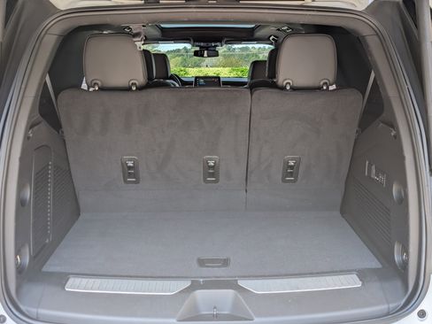 Used 2024 Chevrolet Tahoe Z71 w/ Z71 Off-Road Package image 20