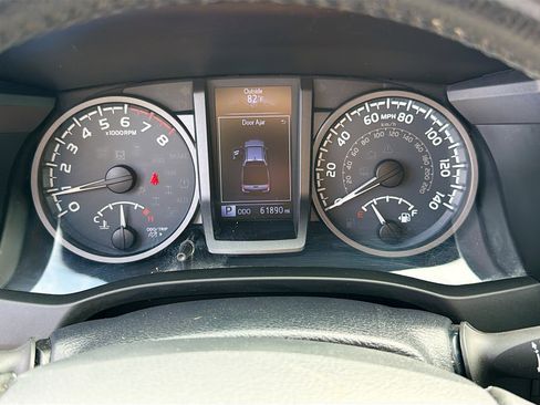 Used 2019 Toyota Tacoma TRD Off-Road AWD/4WD image 37