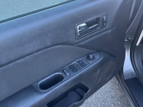 Used 2010 Ford Fusion SE FWD image 5