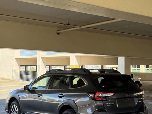 Used 2025 Subaru Outback Premium image 11