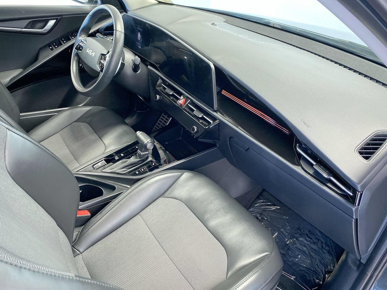 Certified 2023 Kia Niro EX Touring FWD image 31