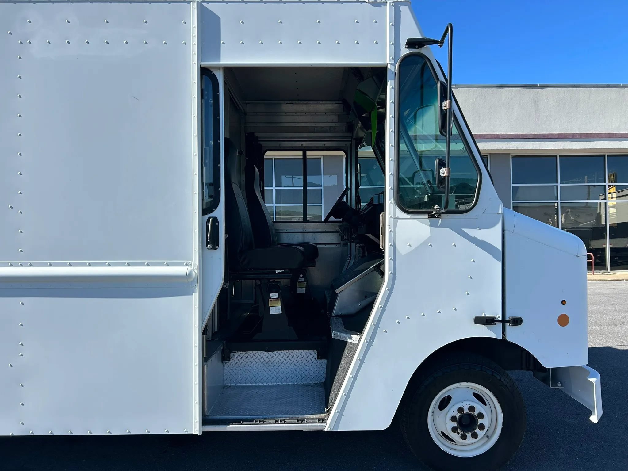 Used 2017 Ford E-350 and Econoline 350 Super Duty w/ A/C Prep Package RWD image 16