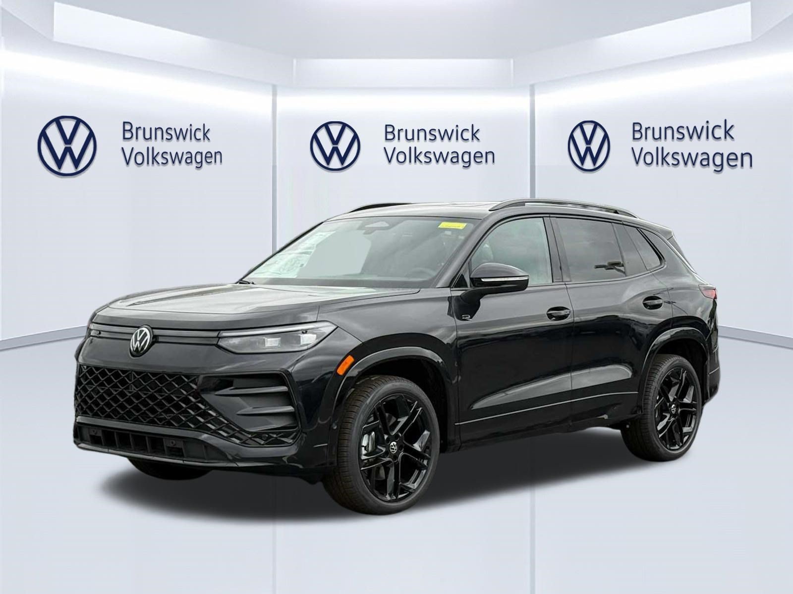 New 2026 Volkswagen Tiguan SE R-Line AWD/4WD image 1