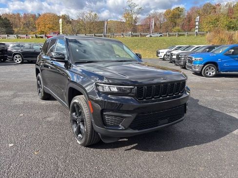 New 2025 Jeep Grand Cherokee Altitude image 6