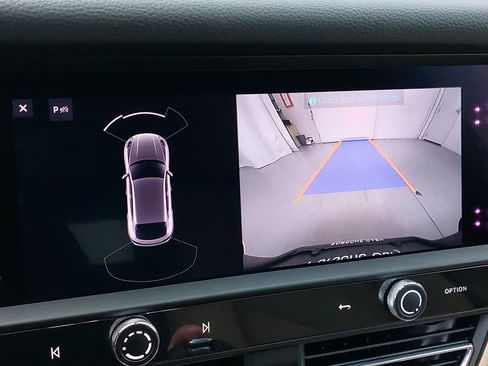 Certified 2025 Porsche Macan image 26