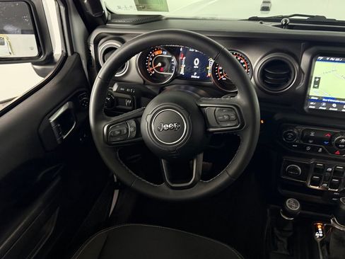 Used 2023 Jeep Wrangler Unlimited Sahara image 18