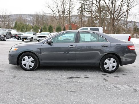Used 2010 Toyota Camry LE image 4