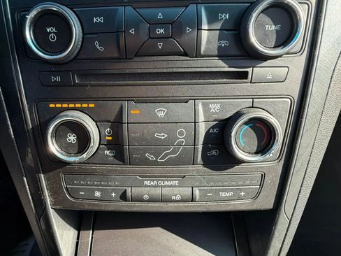 Used 2017 Ford Explorer XLT image 21