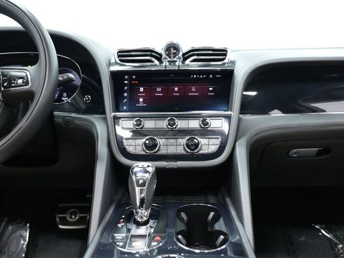 Used 2021 Bentley Bentayga w/ First Edition Specification AWD/4WD image 39