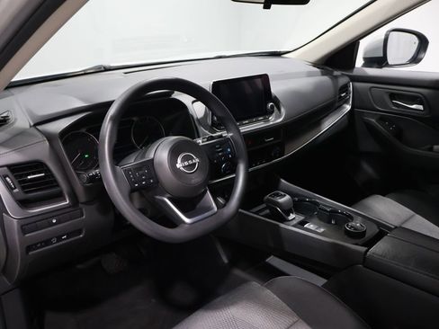 Used 2024 Nissan Rogue SV image 15