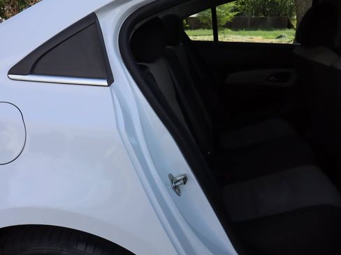 Used 2012 Chevrolet Cruze LS FWD image 21