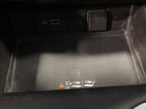 Used 2021 GMC Yukon XL SLT image 17