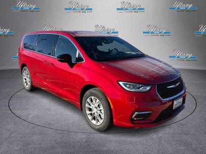 New 2026 Chrysler Pacifica Select